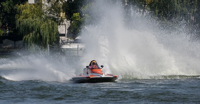 立与裁判工 立与裁判工